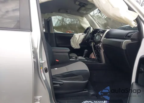 2015 Toyota 4Runner Sr5 z USA, uszkodzony, nr VIN JTEZU5JR9F5084381